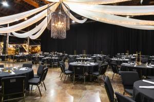 戴德伍德大山假日酒店度假村餐廳或用餐的地方 +103 張相片