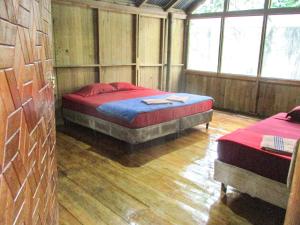 Łóżko lub łóżka w pokoju w obiekcie Hotel Kangaroo y Restaurante