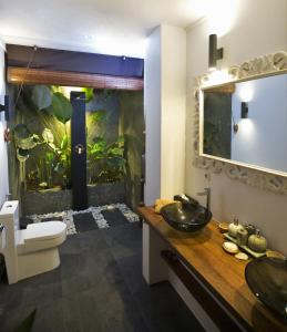 a bathroom with a sink and an aquarium at Villa LeoNora in Ubud