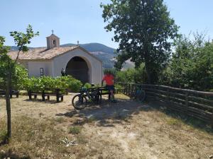 A garden outside All inBasilicata Bed & Breakfast