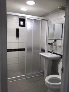 A bathroom at Home Rest B&B
