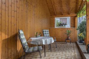 a patio with a table and chairs and a window at Ferienwohnung Grauer in Moos