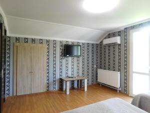 TV a/nebo společenská místnost v ubytování Akaki's Guesthouse
