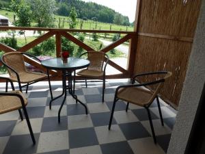 Rõdu või terrass majutusasutuses Q Ranch