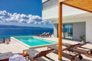 Fotografia z galérie ubytovania NEW Seaview Villa Vivra with 4 ensuite bedrooms gym and private pool v Omise