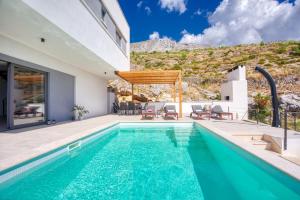 Fotografia z galérie ubytovania NEW Seaview Villa Vivra with 4 ensuite bedrooms gym and private pool v Omise + 37 fotografií