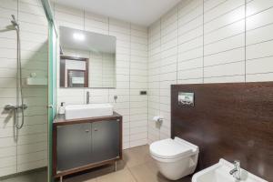 A bathroom at Flatguest Tabaiba 1 Még 37 kép