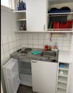 Ett kök eller pentry på Kumpukuja apartment