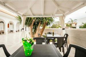 an outdoor patio with a table and chairs at Villa ANNY in Avola