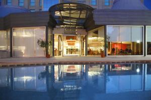 A piscina localizada em Mod Hotels Mendoza ou nos arredores