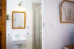 Ein Badezimmer in der Unterkunft Radium Hall Guest House