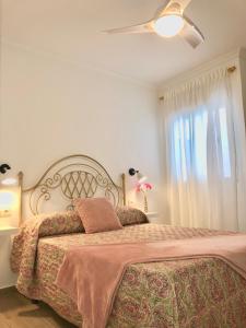a bedroom with a large bed and a window at Céntrico apartamento con terraza y WIFI in Ronda