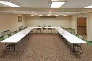 a conference room with a long table and chairs at Holiday Inn Express Hotel & Suites Pierre-Fort Pierre by IHG in Fort Pierre +29 photos