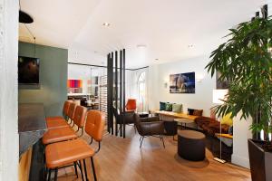 a living room with chairs and a dining room at Hotel am Jakobsmarkt in Nuremberg