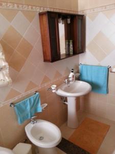 Ένα μπάνιο στο Casa Vacanze Preziosa +31 φωτογραφίες