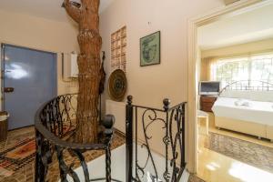 Fotografie z fotogalerie ubytování House with Tree Inside near Sea in Maltepe v destinaci Istanbul