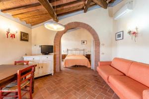 Area tempat duduk di The Cottage in Casciana Terme
