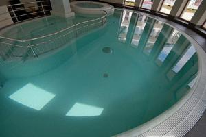 Bazén v ubytovaní Apartament Stara Polana i Spa alebo v jeho blízkosti