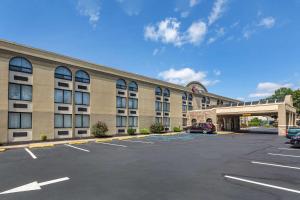 a parking lot in front of a building at Comfort Inn Edison - New Brunswick in Edison