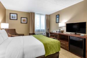 Ένα ή περισσότερα κρεβάτια σε δωμάτιο στο Comfort Inn Edison - New Brunswick