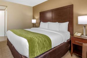 Ένα ή περισσότερα κρεβάτια σε δωμάτιο στο Comfort Inn Edison - New Brunswick