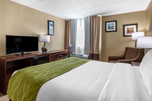 Ένα ή περισσότερα κρεβάτια σε δωμάτιο στο Comfort Inn Edison - New Brunswick