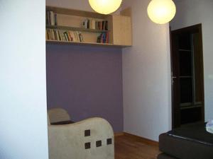 Knižnica v apartmáne + 15 fotografií
