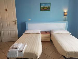 Voodi või voodid majutusasutuse Hotel The Marins toas