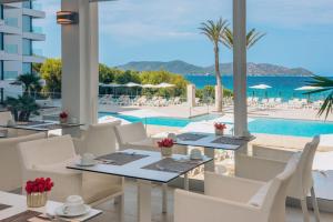 Pogled na bazen u objektu Iberostar Cala Millor - Adults Only ili u blizini