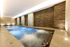 A piscina localizada em Iberostar Waves Cala Millor - Adults Only ou nos arredores