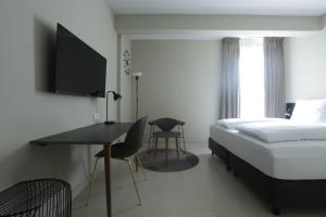 Un televizor și/sau centru de divertisment la Nordic Hotel Lagos