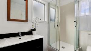 Gallery image of ULTIMATE CONVENIENCE, WALK-TO-TOWN TOWNHOUSE in Queenstown