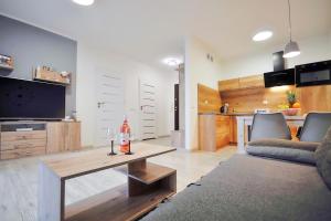 Kuchyňa alebo kuchynka v ubytovaní SPA Polanki PARK Nemo Apartamenty Kołobrzeg
