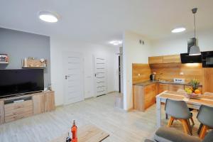Kuchyňa alebo kuchynka v ubytovaní SPA Polanki PARK Nemo Apartamenty Kołobrzeg