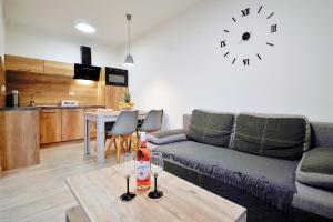 Kuchyňa alebo kuchynka v ubytovaní SPA Polanki PARK Nemo Apartamenty Kołobrzeg