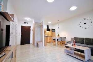 Kuchyňa alebo kuchynka v ubytovaní SPA Polanki PARK Nemo Apartamenty Kołobrzeg