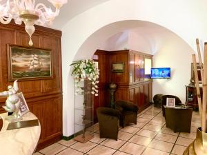TV a/nebo společenská místnost v ubytování Hotel Regina Margherita