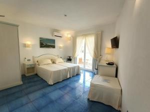 Posteľ alebo postele v izbe v ubytovaní Janas Hotel