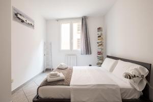 Postel nebo postele na pokoji v ubytování Sotto i portici di Via Pietralata by Wonderful Italy