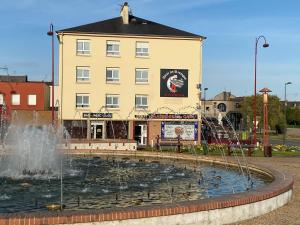 a building with a fountain in front of a building at Hotel de Bretagne in Fougères