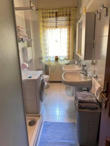 a bathroom with a sink and a toilet at Casa Vacanze Rosignoli in Cremona