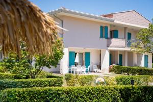 Сад в Summer Time Family Resort
