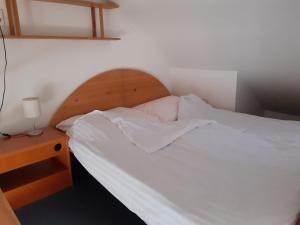 Un pat sau paturi într-o cameră la Levandule