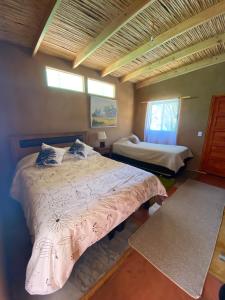 Katil atau katil-katil dalam bilik di La Inclusiva de Cochiguaz