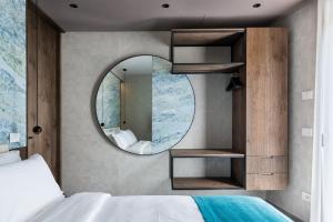 Postel nebo postele na pokoji v ubytování Calle Suite Lazise