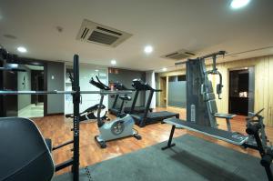 The fitness centre and/or fitness facilities at Hotel Zenit Pamplona