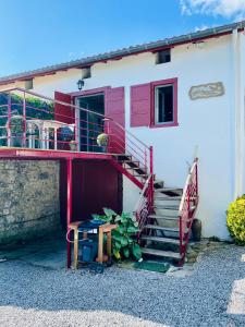 Το κτήριο όπου στεγάζεται  το διαμέρισμα