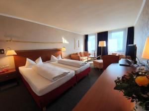 Postel nebo postele na pokoji v ubytování Hotel Quellenhof