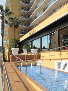 Басейн в Hotel Reymar Playa або поблизу