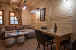 Zona d'estar a Arielove kolibe